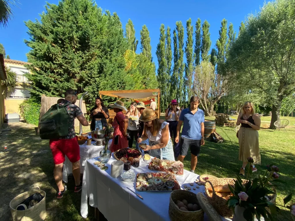 Brunch champêtre du Mas d'Espiard en terre d'Argence dans le Gard
