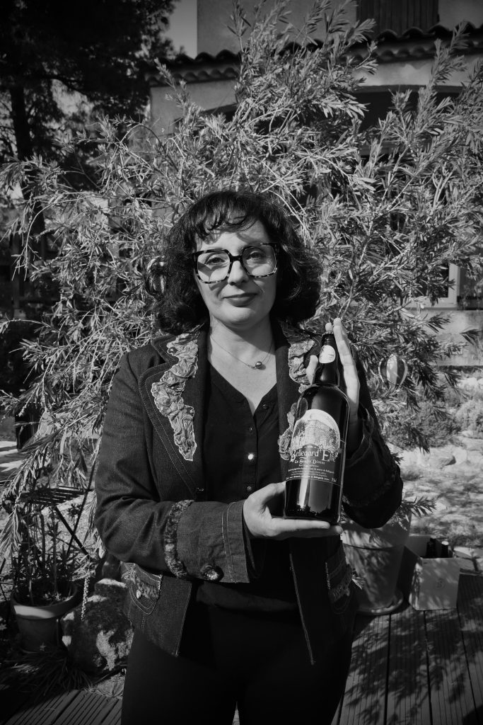 Johanna Elami de Bellegard'Elfe brasserie à Bellegarde