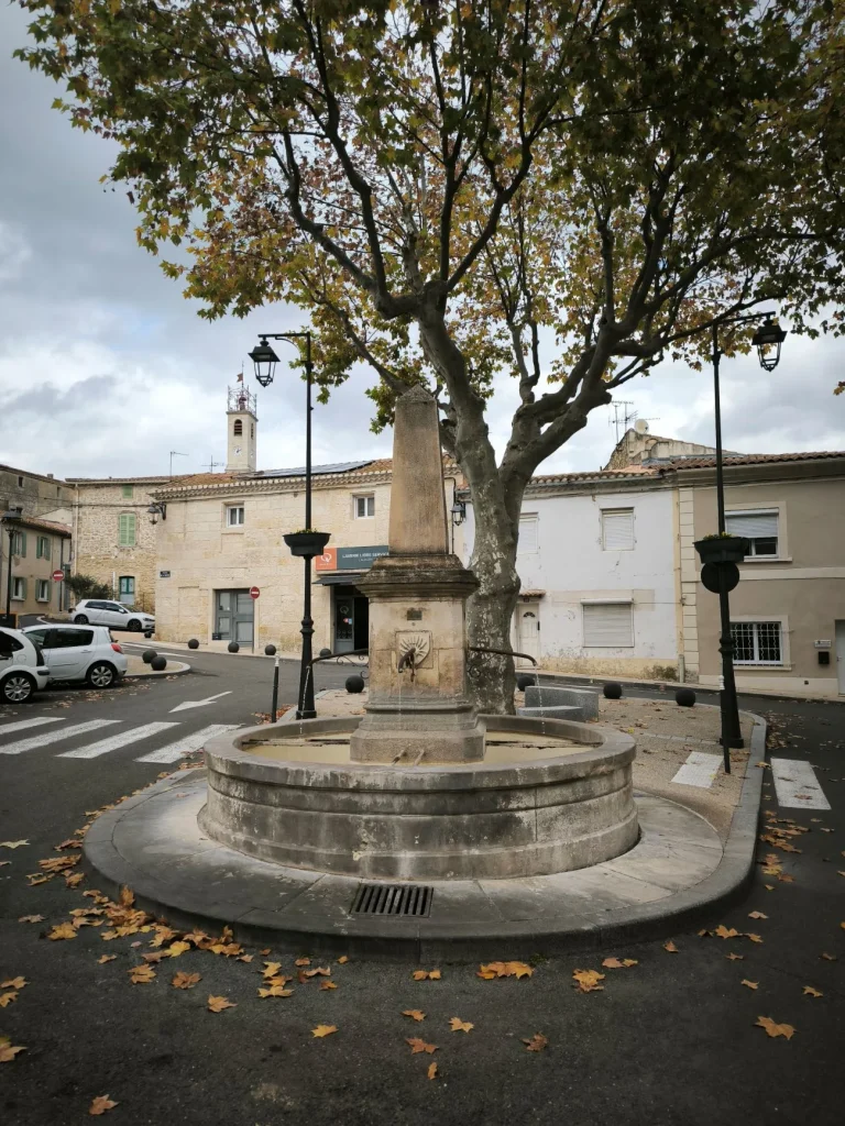 Parcours au fil de l'eau - Jonquières-Saint-Vincent - Vue de la fontaine