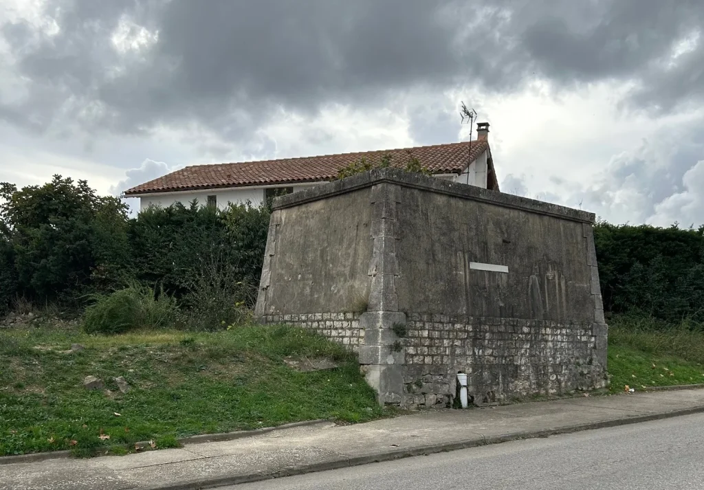 Réservoir 2 datant de 1905 - Parcourd au Fil de l'eau - Jonquières-Saint-Vincent