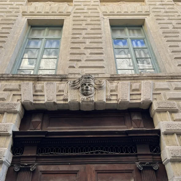 Hôtel particulier du centre historique de Beaucaire en Terre d'Argence