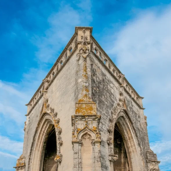 La croix couverte daté du XIVe siècle à Beaucaire